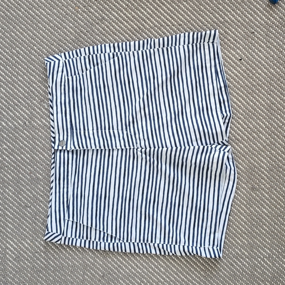 Abercrombie Mens Swim Trunks Blue with white stripe 34 waist